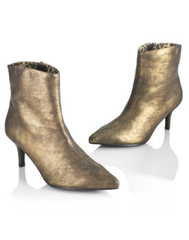 Botine cu varful ascutit